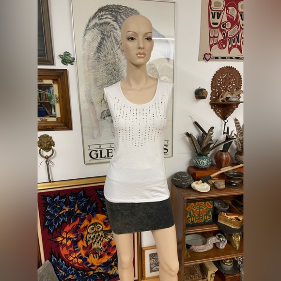 🐦‍⬛4/$20🐦‍⬛ Tank Top with Golden Spheres Appliqués in Subtle Cat/Heart Shape - Picture 6 of 15